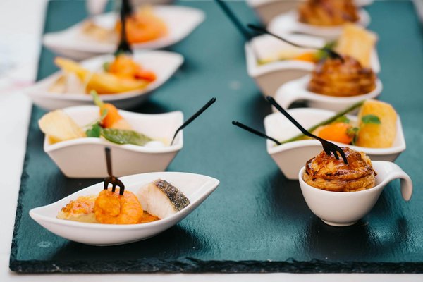 Découvrez les secrets d'une paella aux fruits de mer parfaite : astuces pour un riz à la cuisson idéale!